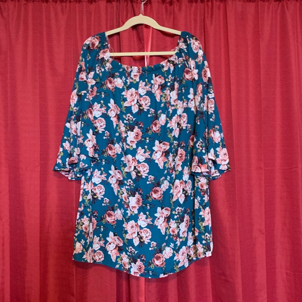 NWT. Turquoise flower print maternity dress